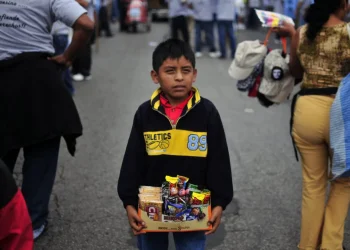 Pareja capturada por explotación infantil en Quintana Roo: Niños obligados a trabajar como vendedores ambulantes