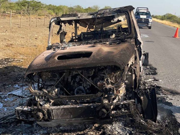 Hallan cuerpos calcinados en automóvil en Nuevo León