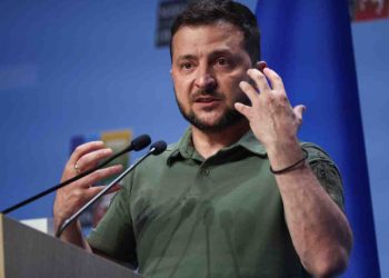 Zelenski descarta amenaza de invasión de Bielorrusia, pero se refuerza la seguridad en la frontera