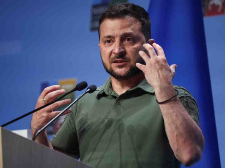 Zelenski descarta amenaza de invasión de Bielorrusia, pero se refuerza la seguridad en la frontera