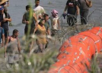 Demócratas rechazan ‘muro flotante’