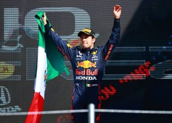 Checo Pérez impresiona con un segundo lugar en la carrera sprint, mientras Verstappen se lleva la victoria en el Gran Premio de Austria
