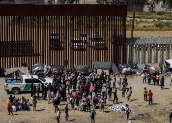 Alcalde de Nueva York declara no tener más espacio para migrantes y repartirá folletos en la frontera