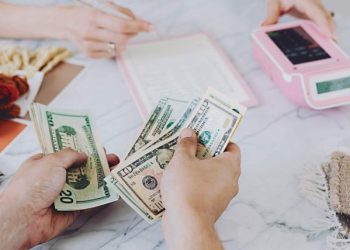 EN DECLIVE Fortalecimiento del peso arruina rentas en dólares