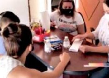 Brindan herramientas a mujeres para abatir rezago de estudios