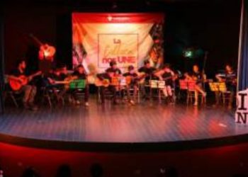 Exponen alumnos habilidades adquiridas en taller de música