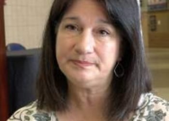 Abbott protagoniza usando a migrantes para su política