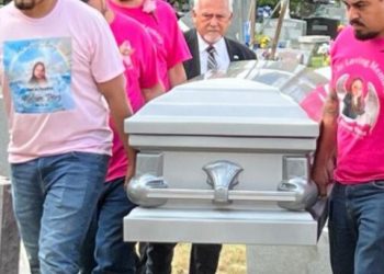 MELISA DEJA 4 HIJOS HUÉRFANOS Demandan a policías por crimen de hispana