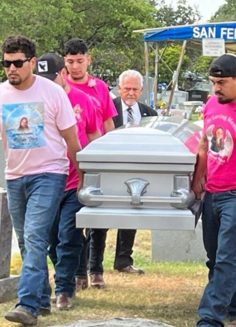 MELISA DEJA 4 HIJOS HUÉRFANOS Demandan a policías por crimen de hispana