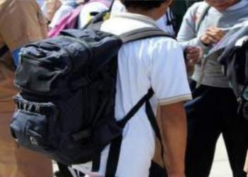 Mochilas pesadas podrían dañar salud de niños