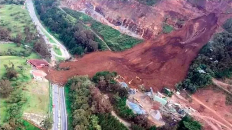 Alud de tierra deja 15 muertos y 13 desaparecidos en Colombia