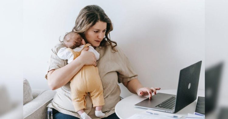Desigualdad laboral de las madres en España y el mundo: dificultades para conciliar y menor tasa de empleo