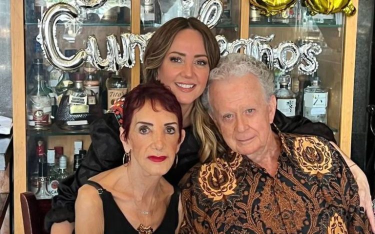Andrea Legarreta lamenta el fallecimiento de su madre, Isabel Martínez: Un adiós emotivo y lleno de gratitud