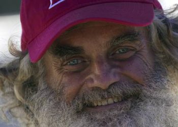 Náufrago Australiano y su fiel compañera rescatados tras meses a la deriva