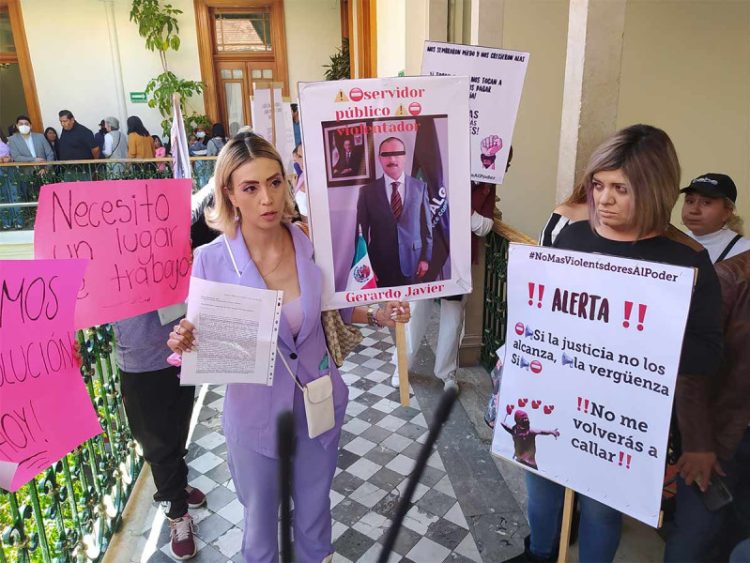 Confrontación pública en Pachuca: Mujer acusa a funcionario municipal de encubrir agresión