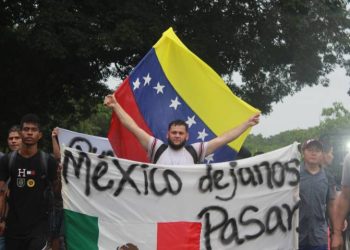 Venezolanos Marchan Hacia Tapachula en Busca de Atención