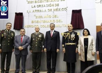 Devela gobernador letras de oro en el Congreso