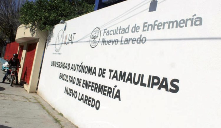 Futuros enfermeros colectan juguetes