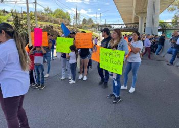 Protesta en la México-Cuernavaca exige justicia por joven fallecida en accidente en Acapulco