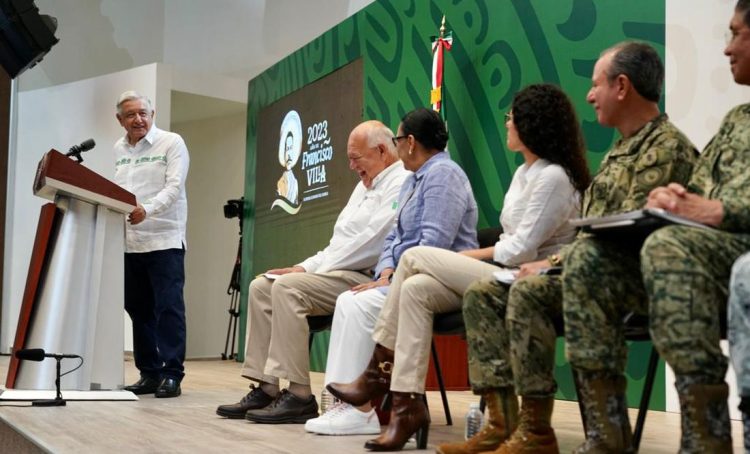 AMLO expone contratos millonarios y cuestiona la libertad de expresión en medio del proceso electoral