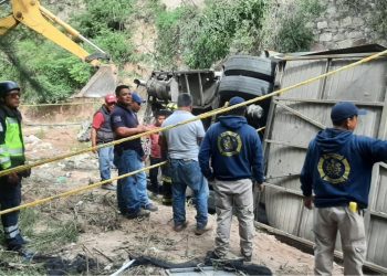 Tragedia en Oaxaca: 27 muertos y 17 heridos tras el vuelco de un autobús en un barranco