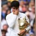 Carlos Alcaraz rompe trofeo ganado en Wimbledon durante entrevista