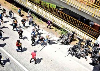 Chilpancingo bajo virtual toque de queda: Manifestantes toman instalaciones del gobierno en Guerrero