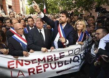 Francia busca calma tras una ola de violencia y disturbios