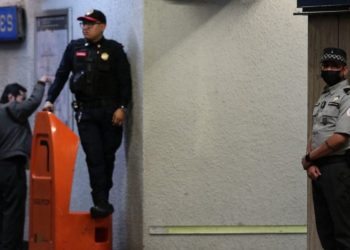 Balean a hombre en entrada de la estación Bellas Artes del Metro