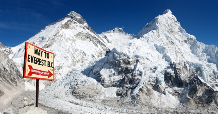 Mueren 5 turistas mexicanos y un piloto nepalí en un accidente de helicóptero cerca del Everest