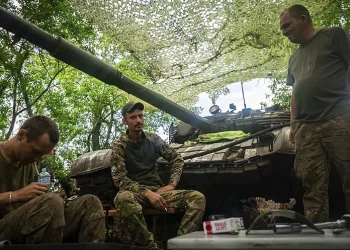 Ataque devastador en Donetsk: Misiles golpean zonas residenciales y hospital, dejando víctimas y destrucción