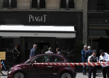 Asaltan joyería Piaget en pleno corazón de París y se llevan millonario botín