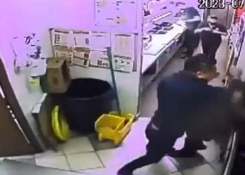 Menor de Edad Trabajador de Subway es Golpeado Brutalmente por Cliente Impaciente