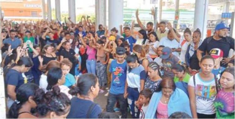 ¡VENEZOLANOS SE DESESPERAN! Intentan cruzar a EUA por la fuerza