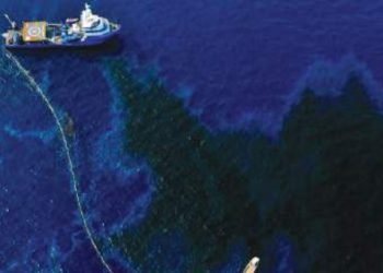 Evalúan el área de derrame de petróleo