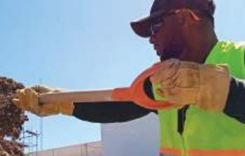 Albañiles en riesgo de muerte por calor extremo