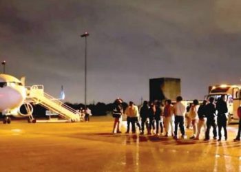 POR EL AEROPUERTO DE LAREDO ICE deportará en vuelos chárter a inmigrantes