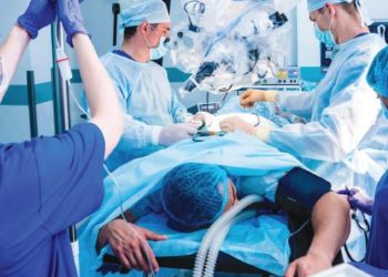 RECORD A CORAZÓN ABIERTO Médico rebasa las 4 mil operaciones