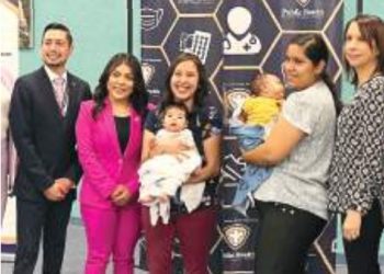 Cientos de mujeres moldean durante lactancia a sus bebés