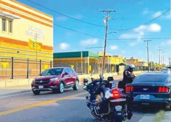 EN EL PRIMER DÍA DE CLASE Intenso comienzo educativo con multas a automovilistas