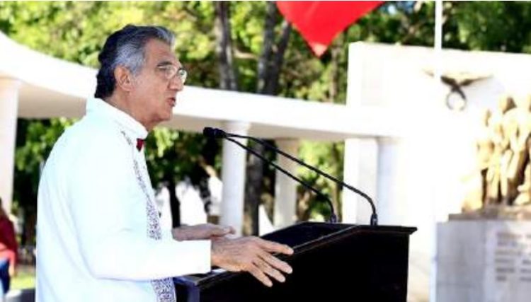 Análisis de libros debe ser más allá de la política: AVA