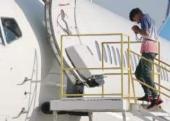 Continuarán deportaciones por el aeropuerto de Laredo