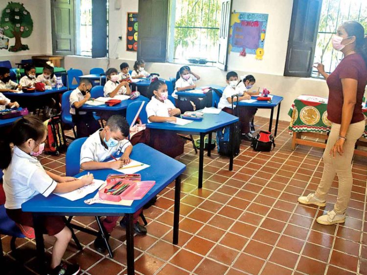 Nueva Capacitación Educativa en Apoyo a Docentes para Implementar el Plan de Estudio