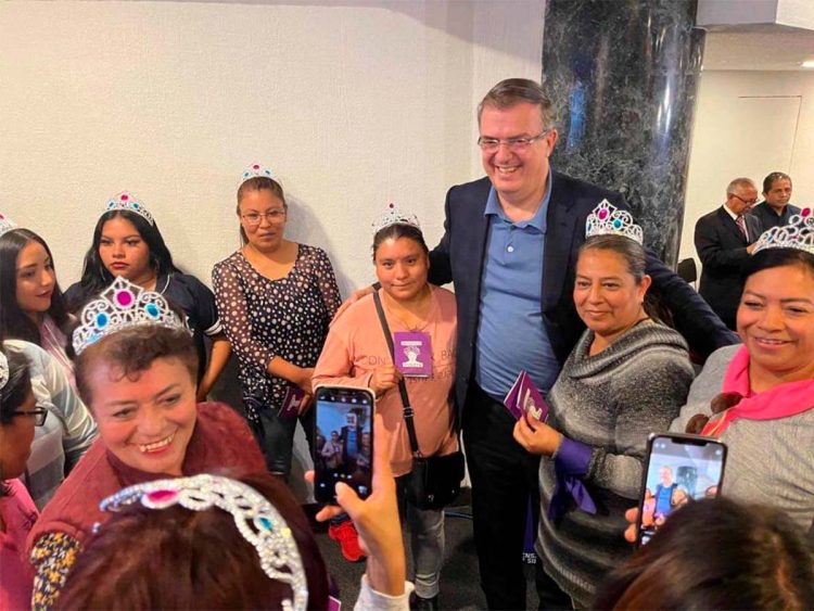 «Pasaporte Violeta»: Marcelo Ebrard Impulsa Plan de Protección a Mujeres Cabezas de Familia