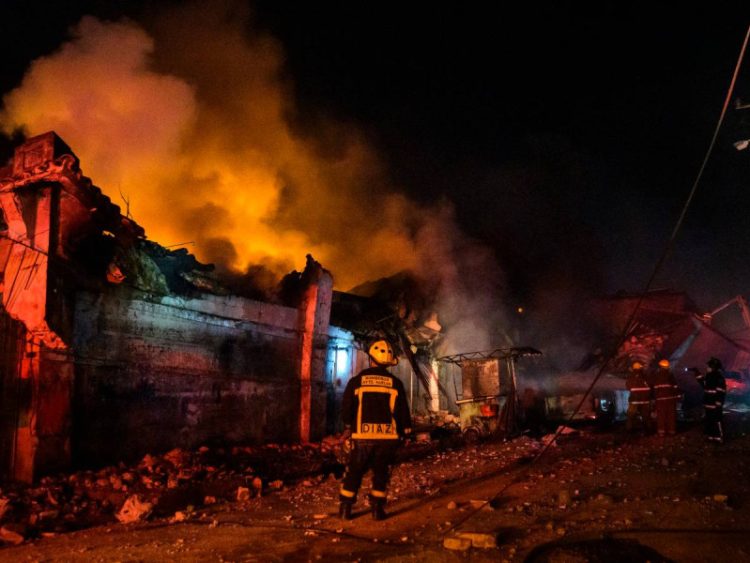 Explosión en Comercio de República Dominicana Causa 10 Muertes y Decenas de Heridos