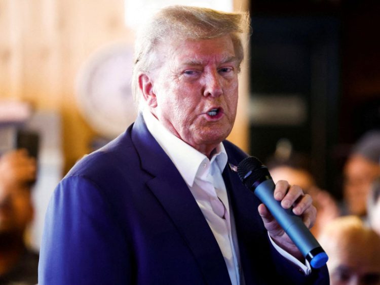 Coacusados de Trump en caso electoral se entregan en Georgia