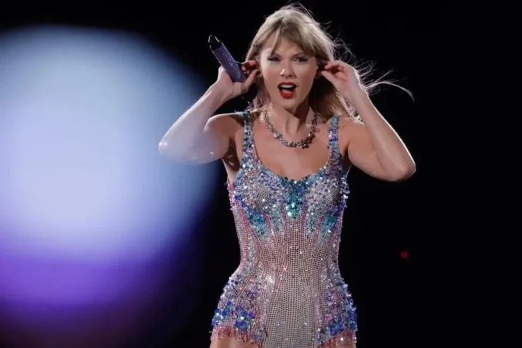 Disfrutan el concierto de Taylor Swift en el Foro Sol