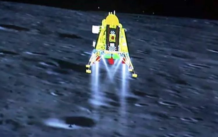 India Hace Historia al Aterrizar Nave con Éxito en el Polo Sur de la Luna