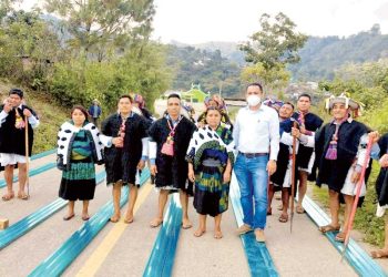 Habitantes de Oxinam Exigen Pago a Alcaldesa de Mitontic Bajo Amenaza