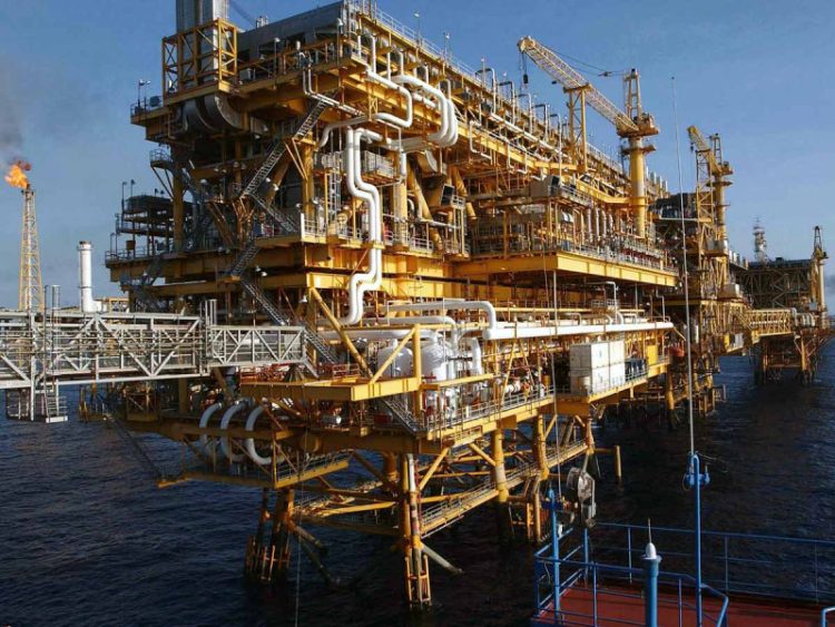 Apoyo Excesivo a Pemex Puede Amenazar Calificación Crediticia de México